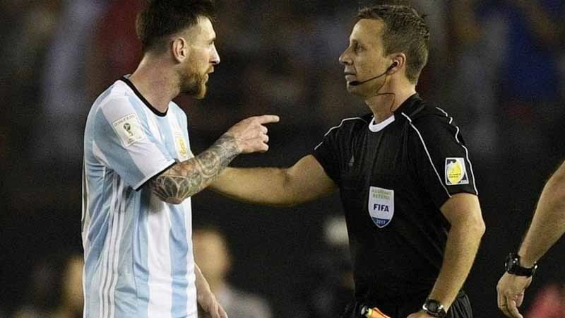 Diễn biến tình hình Messi chửi trọng tài trong trận Paraguay